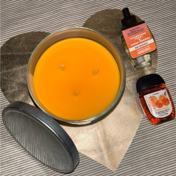 NEW Bath and Body Works Sugared Orange & Vanilla 3 Wick Candle + Free gifts! - Picture 3 of 6